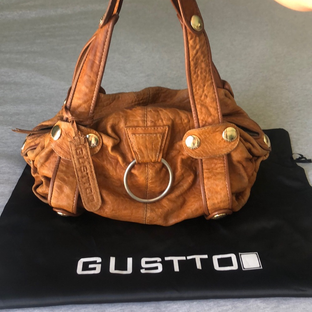 GUSTTO soft leather hobo bag. Neutral color purse